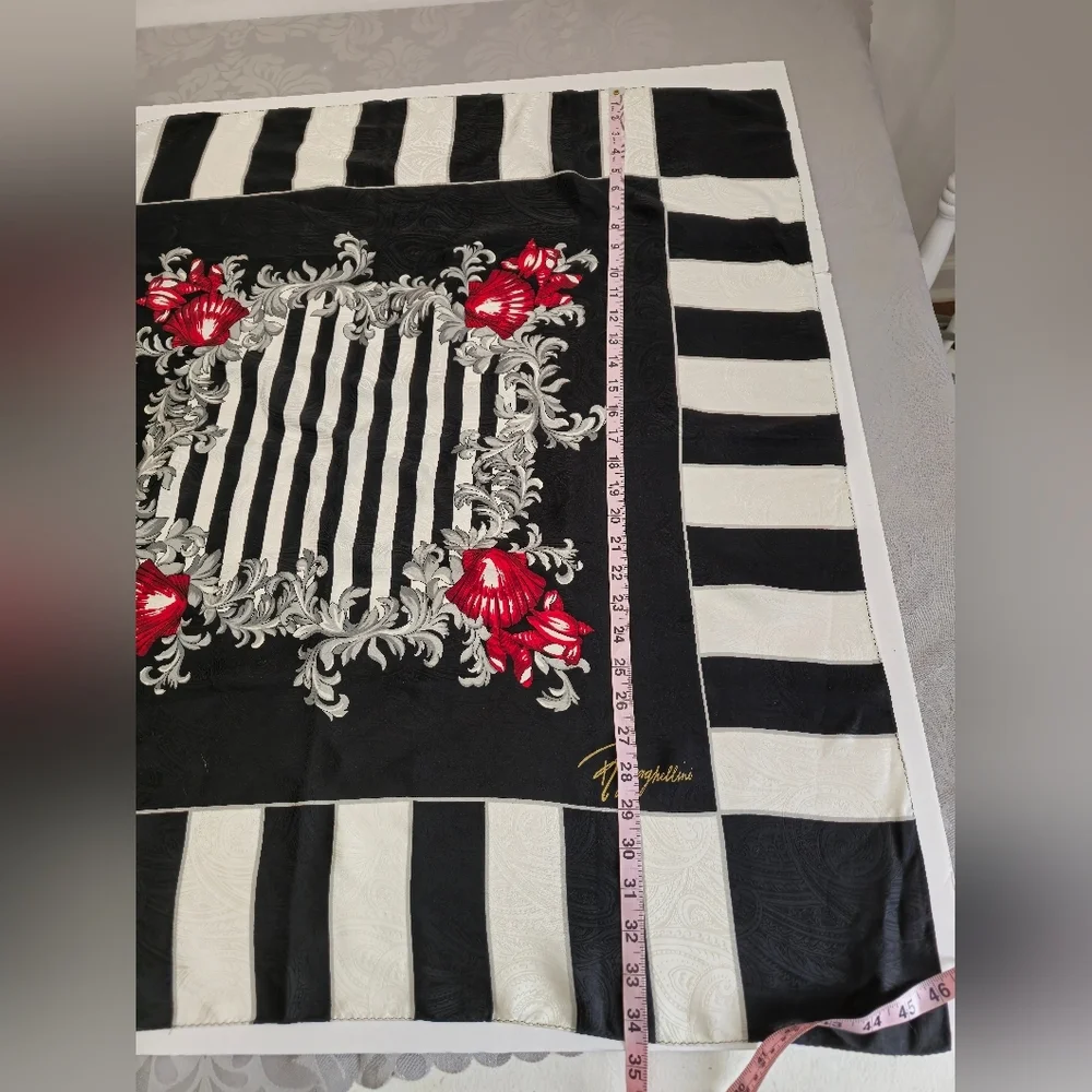 Beautiful Korean 100% Silk Large  Foulard Scarf Baroque Paisley  Black White